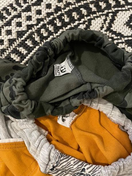 Dvoje tepláky happy, 110