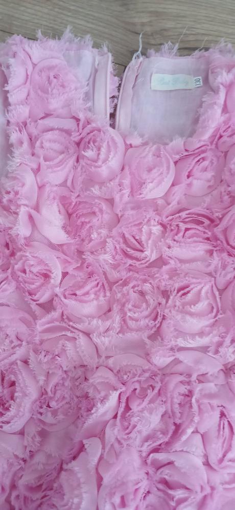 Predám krásne ružové šaty, 110