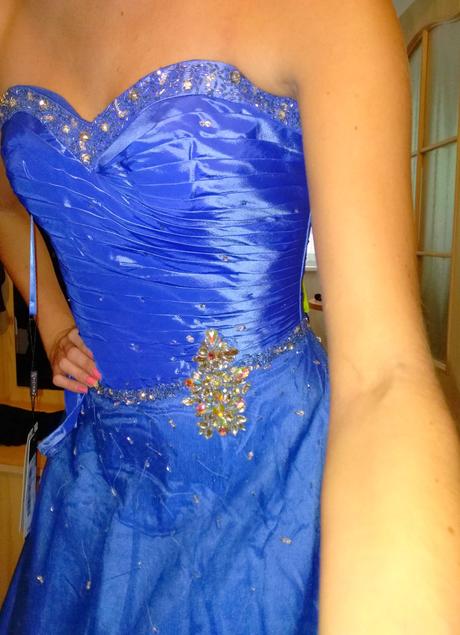 Nové spoločenské šaty, s