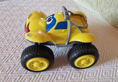 Auto na diaľkové ovládanie chicco, 