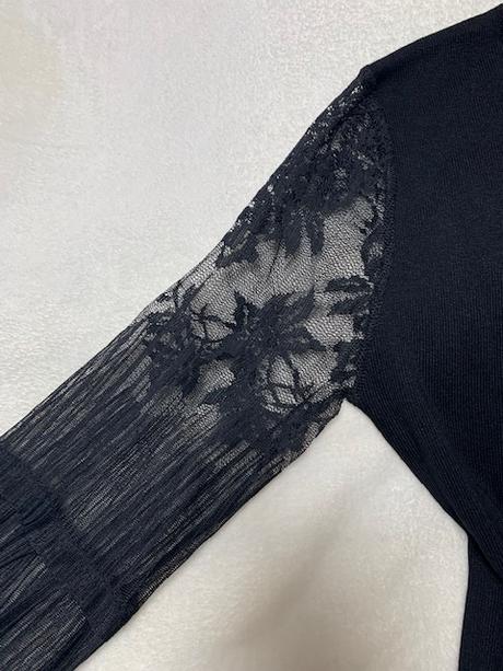 Krásny svetrík s tylovými rukávmi, l / m