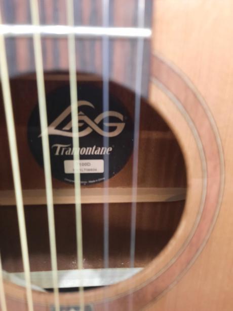 Gitara akusticka,