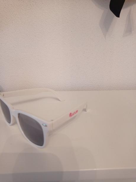 Biele detske slnečné okuliare uni top stav, 