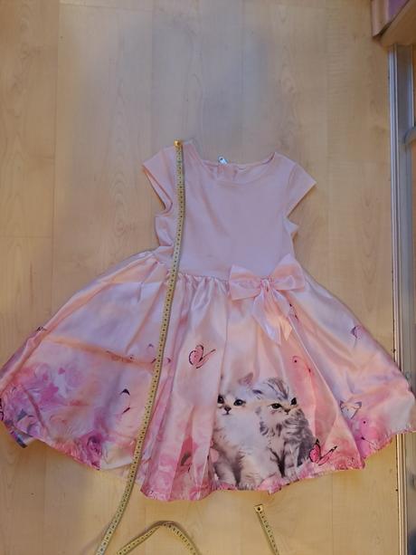 Slávnostné šaty, 128