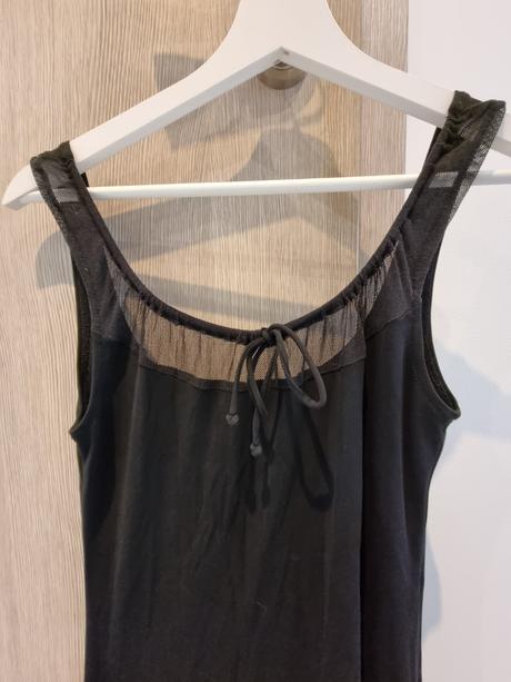 Čierne priliehavé šaty, m