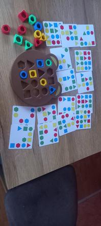 Hra na učenie farieb a tvarov,