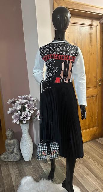 Plisovaná krásna nekrčivá sukňa na gumu v páse, l / m / s