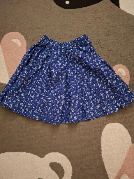 Predám dievčenskú folklórny sukničku 7-8 r., 128