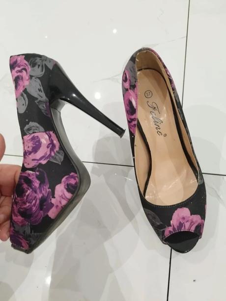 Lodičky na podpätku, 37