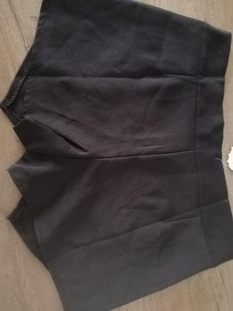 Asymetrické kraťasy velkost l, l