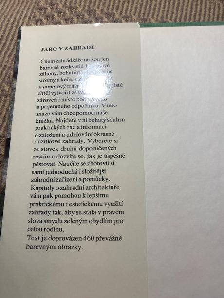 Krásna stará retro kniha jaro v záhradě 1986,