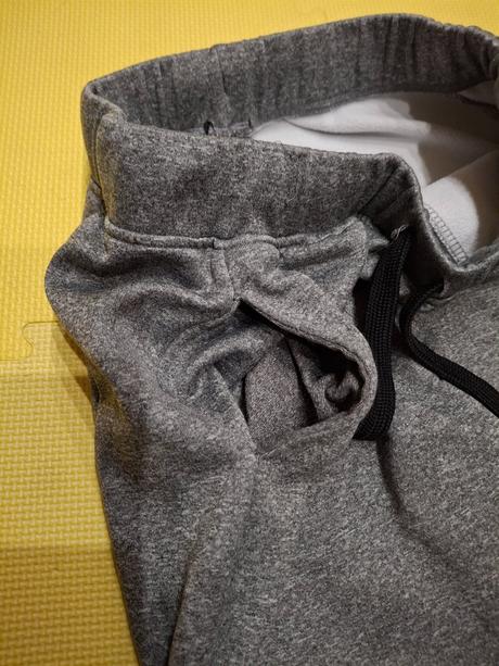 Športové teplakove nohavice, 152