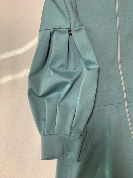 Šaty s nazberanými rukávmi zn. magenta, m / s