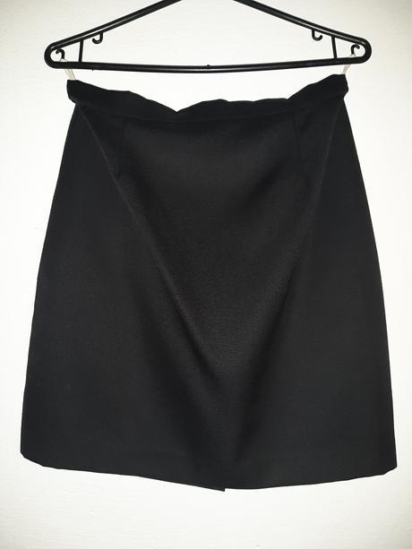 Čierna dievčenská sukňa, 158