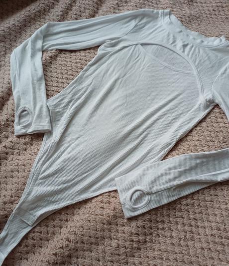 Zaujímavé biele elastické body zn.cropp veľ.m, m