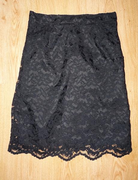 Čipkovaná sukňa, 36