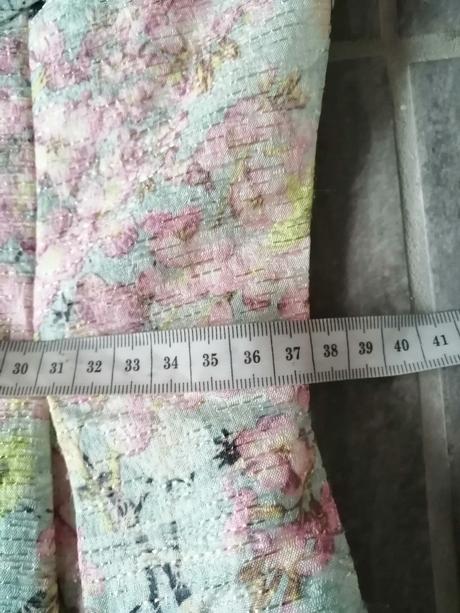 Kvalitné šaty s nežným vzorom, vl, l