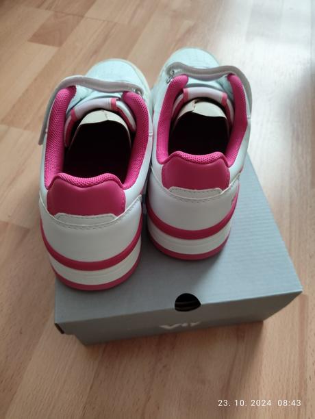 Nové tenisky, victory,35