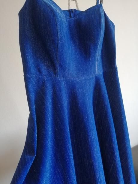 Dlhé spoločenské šaty, 42