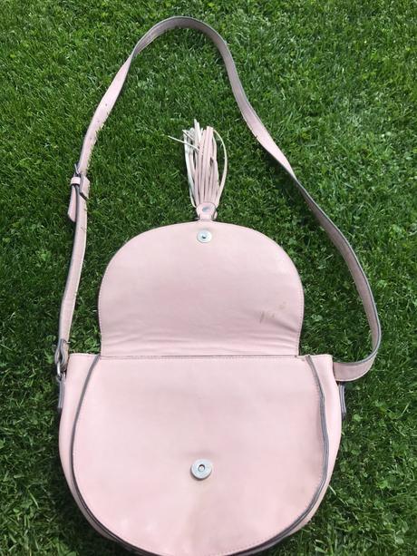 Bledoružová crossbody kabelka, 