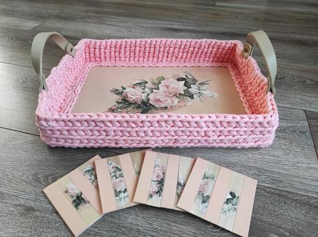 Hackovany podnos a 4 podsalky,