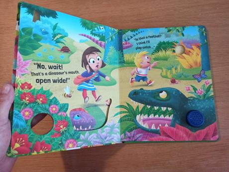 Noisy peep-through dinosaurs roaaar, 