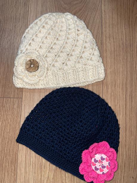 2x hačkované čiapočky, 110