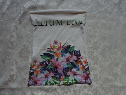 Biele elastické tričko s kvetmi, s