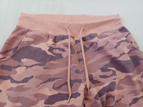 Ružové maskacove teplaky, fishbone,xs