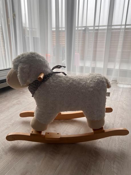 Hojdacia drevená ovečka, 