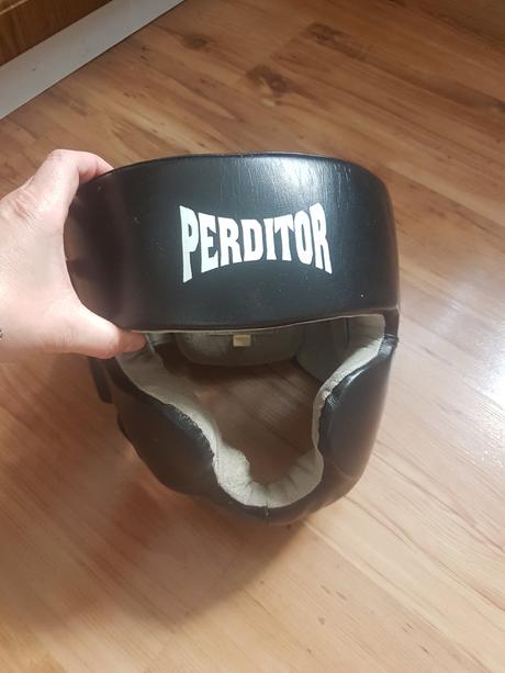 Prilba na zápasy/box mma perditor, 