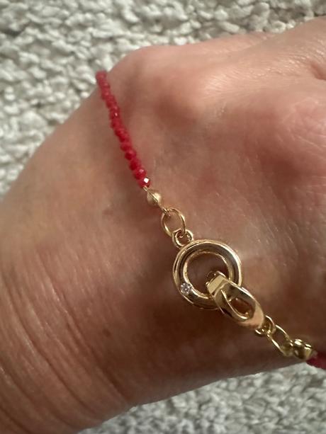 Náramok z červeného koralu, 