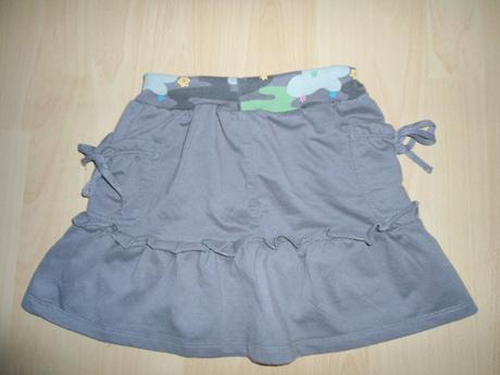 Hneda dievcenska suknicka, 122