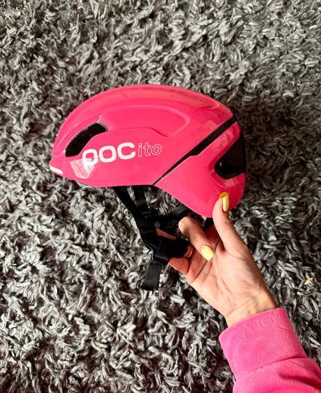 Kvalitná značková prilba na bicykel, s