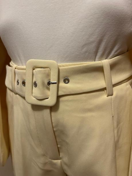 Kostým bledožltý, mohito,32