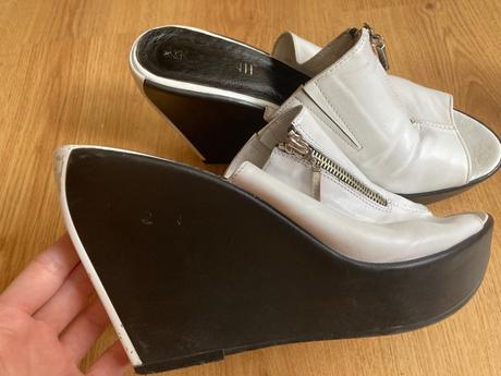 Sandaly kozene na platforme, 40