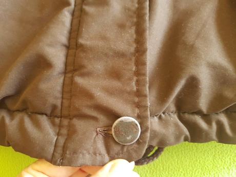 Bunda so zamatovými doplnkami, 128