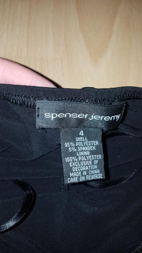 Čierne šaty s korálikmi, 38