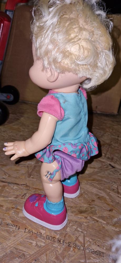 Hasbro baby alive chodiaca bábika, 