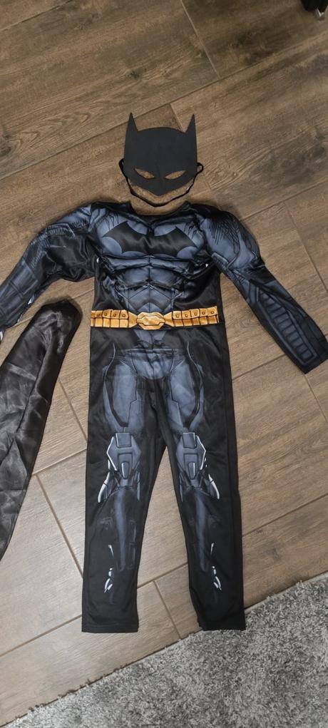 Kostým batman h&m,