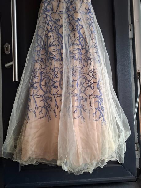 Dlhé spoločenské šaty s, s