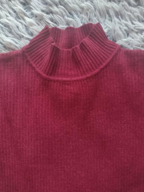 Rolák bordovej farby, s