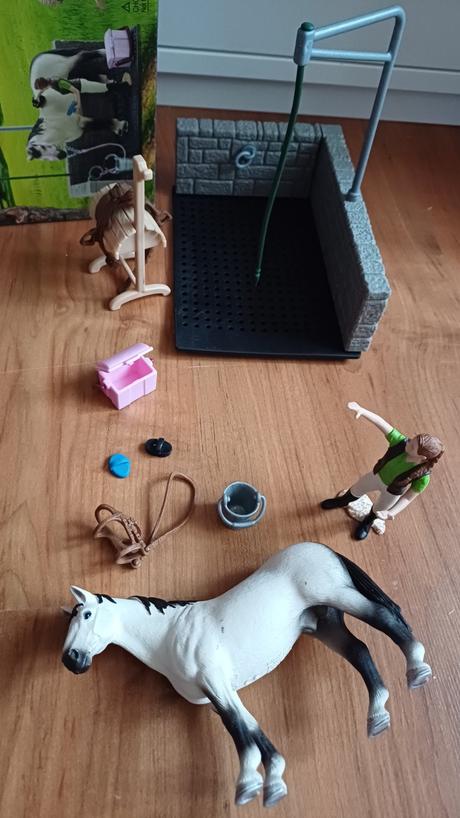 Schleich kone umývareň 42104, 