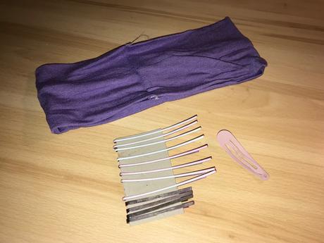 Fialová čelenka so sponkami,