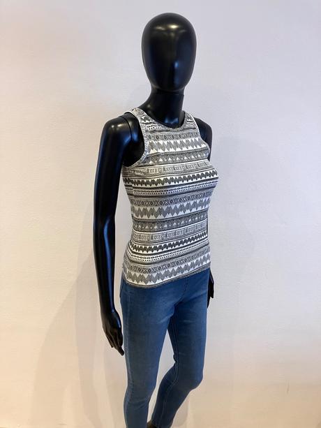 Čiernobiely top (s), clockhouse,s