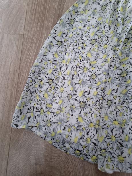Kvietkovaná sukňa, l