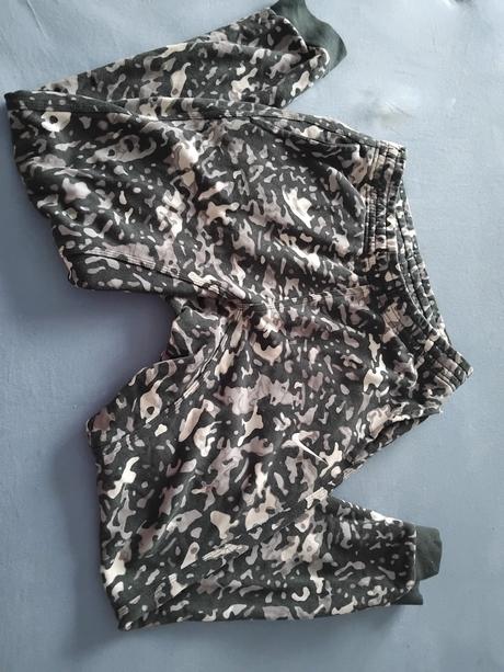 Vzorované teplaky, nike,l