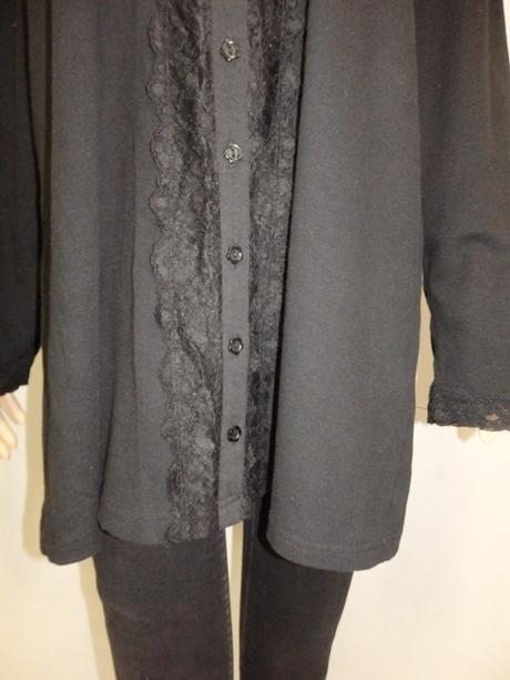 Kvalitný čierny top s čipkou, 52