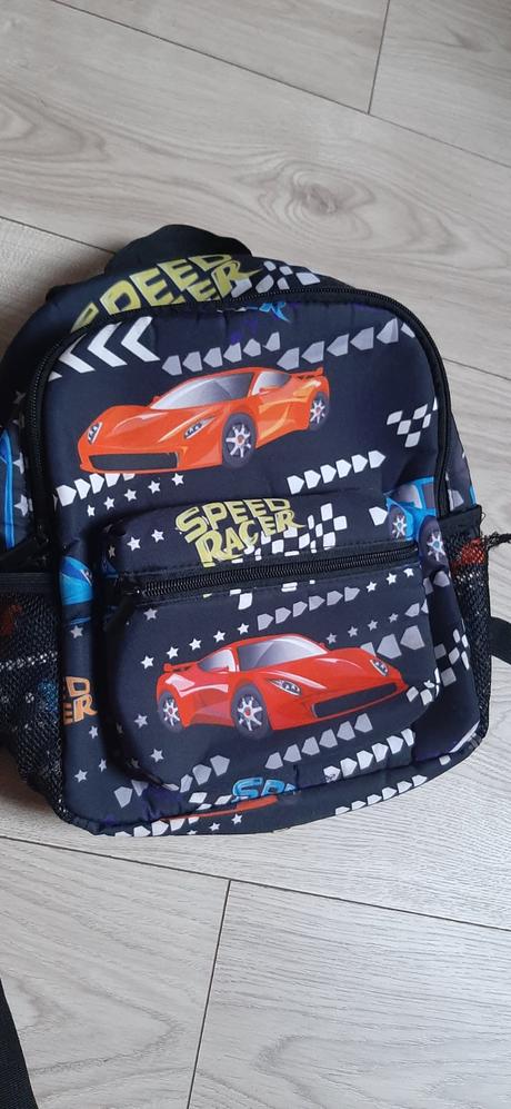 Rozne ruksasy a kufriky,