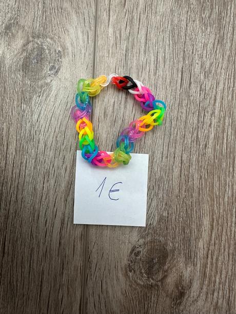 Náramok z gumičiek, 